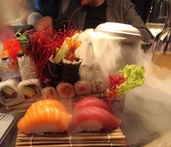 Vorspeise mit Sushi, Reis etc.