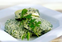 Butter mit Frühlingskräutern