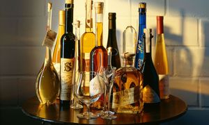 Mehrere Flaschen Schnaps