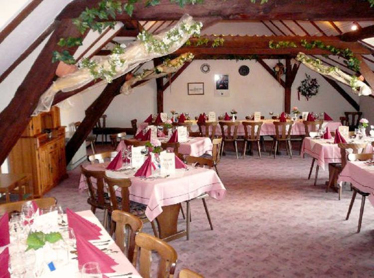 Innenraum des Restaurants Oberschlossschänke in Kirrweiler