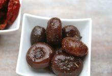 Schüssel mit Balsamico-Zwiebeln