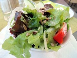 Eine Schüssel mit Salat