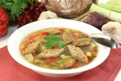 Schüssel mit Kartoffelsuppe