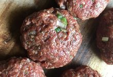 Rohe Hackfleischbällchen