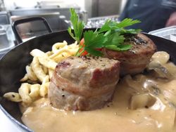 Käsbüro Schweinefilet-Pfanne
